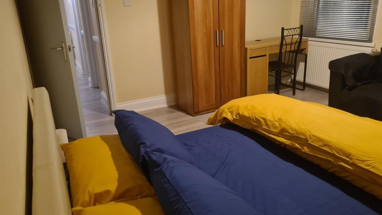 Entire 2 Bedroom Home/flat In London, Line Apartamento Londres